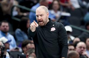 半岛体育入口-Shams：詹金斯今早被灰熊队叫到办公室当面解雇 令人震惊！